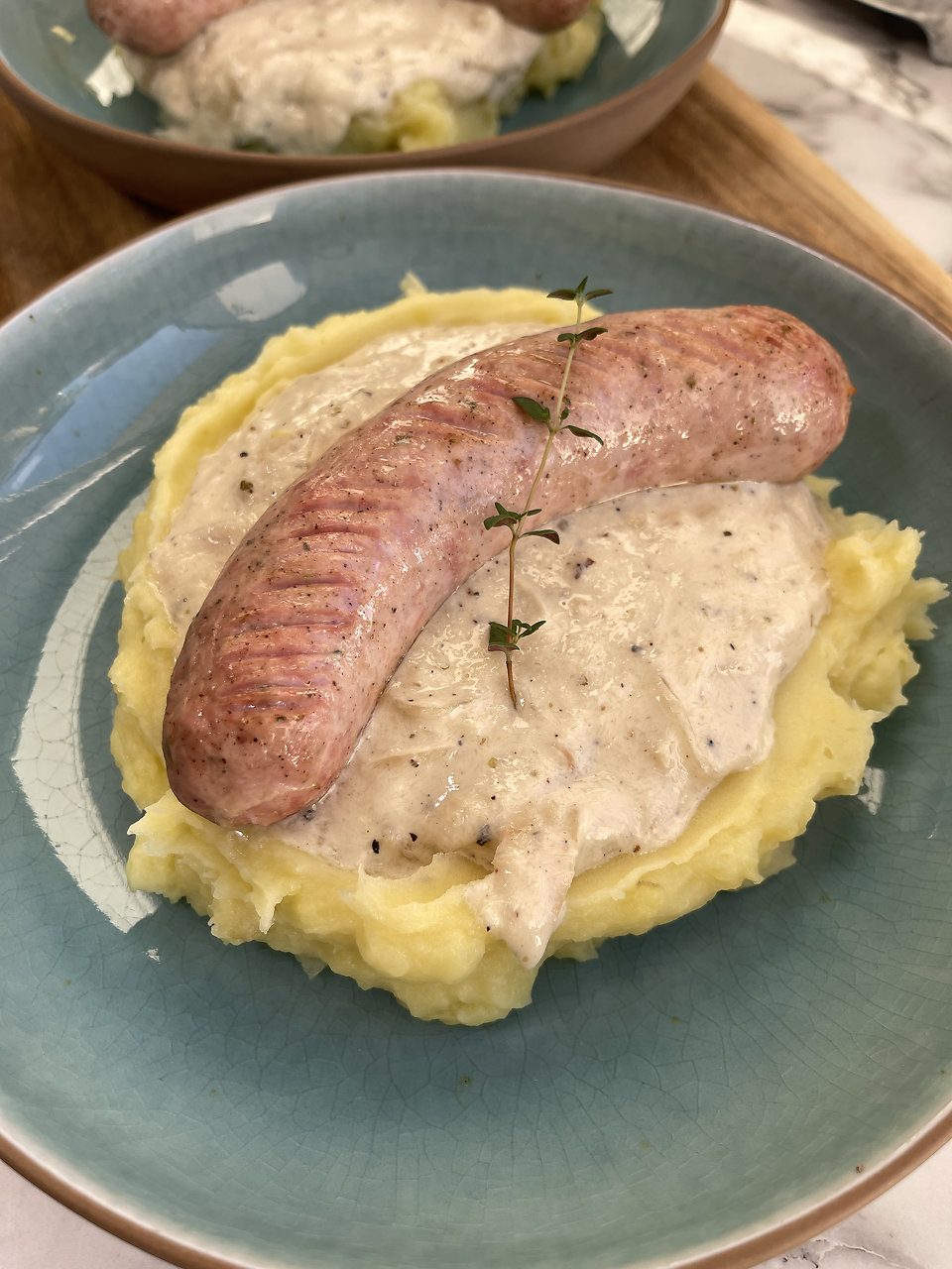 Biała kiełbasa z sosem chrzanowym — krok 7